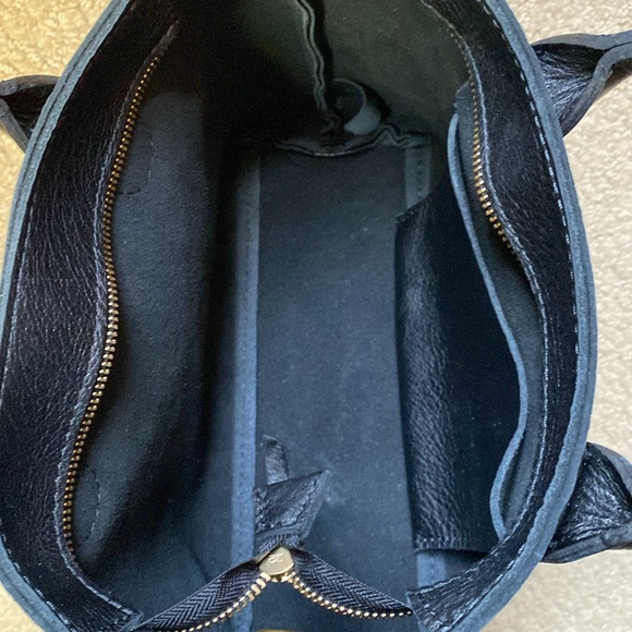 Portland Leather Rainstorm Black Leather Handbag - Picture 6 of 7